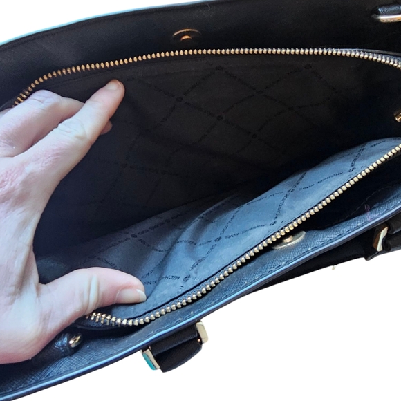 MICHAEL KORS BLACK LEATHER SAFFIANO BLUE NWOT - Picture 4 of 7